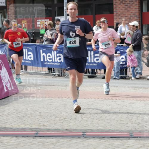 10.05.2026 - 8. Wedeler Halbmarathon Yannick Fuchs http://msf.ph/oto/9735997 10.05.2026 11:59:26 Ziel 30, 598, 948 meine-sportfotos.de