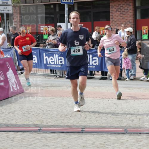10.05.2026 - 8. Wedeler Halbmarathon Yannick Fuchs http://msf.ph/oto/9735998 10.05.2026 11:59:26 Ziel 30, 598, 948 meine-sportfotos.de