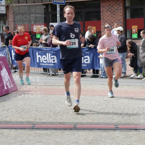 10.05.2026 - 8. Wedeler Halbmarathon Yannick Fuchs http://msf.ph/oto/9735999 10.05.2026 11:59:26 Ziel 30, 598, 948 meine-sportfotos.de