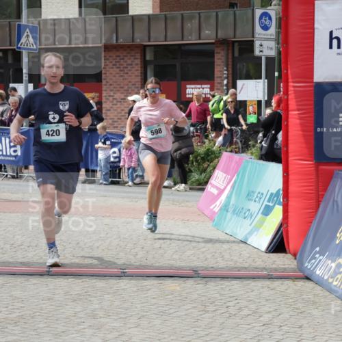 10.05.2026 - 8. Wedeler Halbmarathon Yannick Fuchs http://msf.ph/oto/9736002 10.05.2026 11:59:26 Ziel 30, 598, 948 meine-sportfotos.de