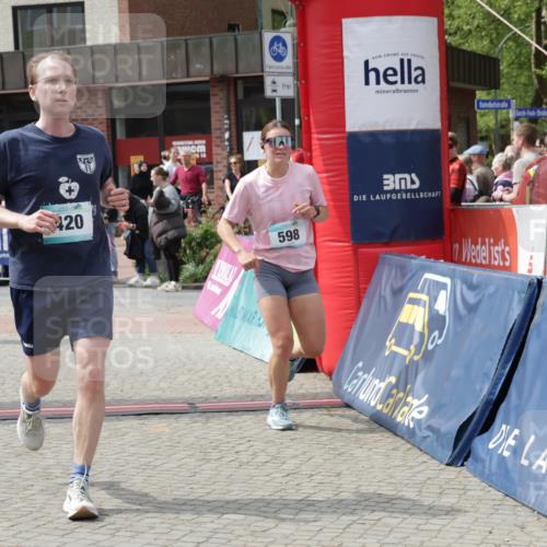 10.05.2026 - 8. Wedeler Halbmarathon Yannick Fuchs http://msf.ph/oto/9736005 10.05.2026 11:59:28 Ziel 30, 598, 948, 2233 meine-sportfotos.de