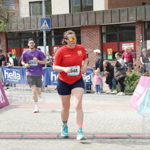 10.05.2026 - 8. Wedeler Halbmarathon Yannick Fuchs http://msf.ph/oto/9736011 10.05.2026 11:59:30 Ziel 257, 598, 691, 948, 2233 meine-sportfotos.de