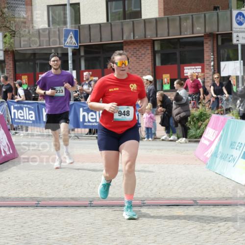 10.05.2026 - 8. Wedeler Halbmarathon Yannick Fuchs http://msf.ph/oto/9736012 10.05.2026 11:59:30 Ziel 257, 598, 691, 948, 2233 meine-sportfotos.de