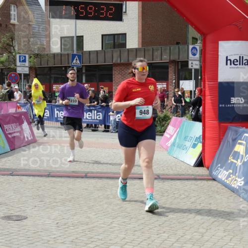 10.05.2026 - 8. Wedeler Halbmarathon Yannick Fuchs http://msf.ph/oto/9736016 10.05.2026 11:59:30 Ziel 257, 598, 691, 948, 2233 meine-sportfotos.de