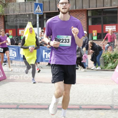 10.05.2026 - 8. Wedeler Halbmarathon Yannick Fuchs http://msf.ph/oto/9736019 10.05.2026 11:59:32 Ziel 257, 298, 452, 598, 691, 948, 2233 meine-sportfotos.de