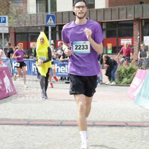 10.05.2026 - 8. Wedeler Halbmarathon Yannick Fuchs http://msf.ph/oto/9736020 10.05.2026 11:59:32 Ziel 257, 298, 452, 598, 691, 948, 2233 meine-sportfotos.de