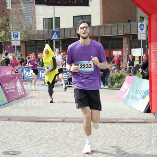 10.05.2026 - 8. Wedeler Halbmarathon Yannick Fuchs http://msf.ph/oto/9736021 10.05.2026 11:59:32 Ziel 257, 298, 452, 598, 691, 948, 2233 meine-sportfotos.de