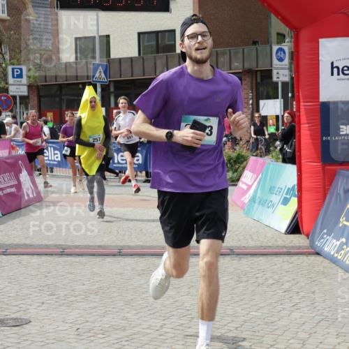 10.05.2026 - 8. Wedeler Halbmarathon Yannick Fuchs http://msf.ph/oto/9736023 10.05.2026 11:59:32 Ziel 257, 298, 452, 598, 691, 948, 2233 meine-sportfotos.de