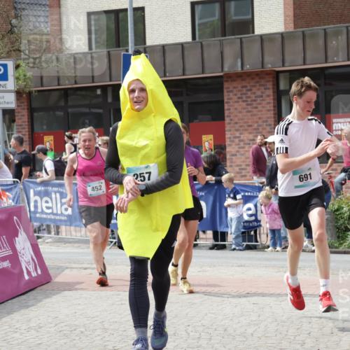 10.05.2026 - 8. Wedeler Halbmarathon Yannick Fuchs http://msf.ph/oto/9736024 10.05.2026 11:59:33 Ziel 257, 298, 452, 598, 691, 948, 2233 meine-sportfotos.de