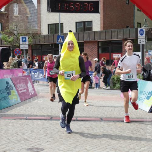 10.05.2026 - 8. Wedeler Halbmarathon Yannick Fuchs http://msf.ph/oto/9736028 10.05.2026 11:59:34 Ziel 257, 298, 452, 691, 948, 2233 meine-sportfotos.de