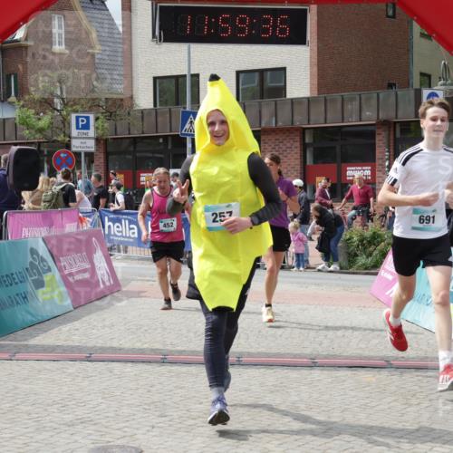 10.05.2026 - 8. Wedeler Halbmarathon Yannick Fuchs http://msf.ph/oto/9736029 10.05.2026 11:59:34 Ziel 257, 298, 452, 691, 948, 2233 meine-sportfotos.de