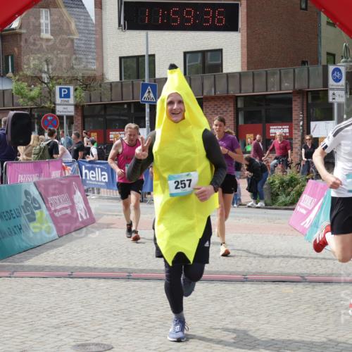 10.05.2026 - 8. Wedeler Halbmarathon Yannick Fuchs http://msf.ph/oto/9736030 10.05.2026 11:59:34 Ziel 257, 298, 452, 691, 948, 2233 meine-sportfotos.de