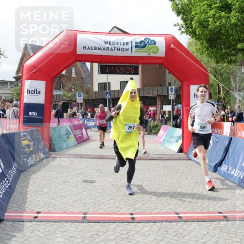 10.05.2026 - 8. Wedeler Halbmarathon Yannick Fuchs http://msf.ph/oto/9736032 10.05.2026 11:59:35 Ziel 257, 298, 452, 691, 948, 2233 meine-sportfotos.de