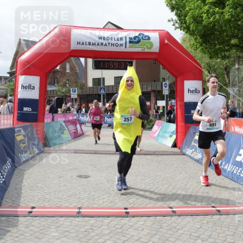 10.05.2026 - 8. Wedeler Halbmarathon Yannick Fuchs http://msf.ph/oto/9736033 10.05.2026 11:59:35 Ziel 257, 298, 452, 691, 948, 2233 meine-sportfotos.de
