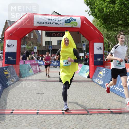 10.05.2026 - 8. Wedeler Halbmarathon Yannick Fuchs http://msf.ph/oto/9736034 10.05.2026 11:59:35 Ziel 257, 298, 452, 691, 948, 2233 meine-sportfotos.de