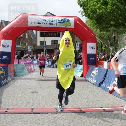 10.05.2026 - 8. Wedeler Halbmarathon Yannick Fuchs http://msf.ph/oto/9736035 10.05.2026 11:59:35 Ziel 257, 298, 452, 691, 948, 2233 meine-sportfotos.de