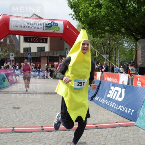 10.05.2026 - 8. Wedeler Halbmarathon Yannick Fuchs http://msf.ph/oto/9736037 10.05.2026 11:59:35 Ziel 257, 298, 452, 691, 948, 2233 meine-sportfotos.de