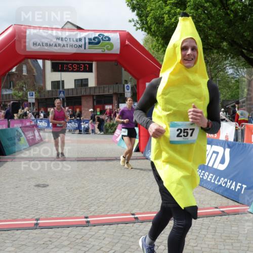 10.05.2026 - 8. Wedeler Halbmarathon Yannick Fuchs http://msf.ph/oto/9736038 10.05.2026 11:59:36 Ziel 257, 298, 452, 691, 2233 meine-sportfotos.de