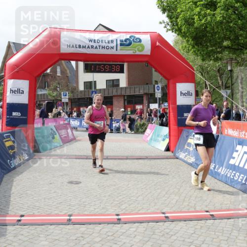 10.05.2026 - 8. Wedeler Halbmarathon Yannick Fuchs http://msf.ph/oto/9736041 10.05.2026 11:59:36 Ziel 257, 298, 452, 691, 2233 meine-sportfotos.de