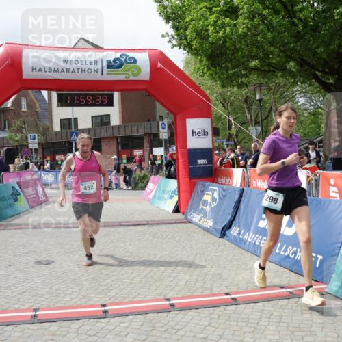 10.05.2026 - 8. Wedeler Halbmarathon Yannick Fuchs http://msf.ph/oto/9736044 10.05.2026 11:59:37 Ziel 257, 298, 452, 691, 2233 meine-sportfotos.de