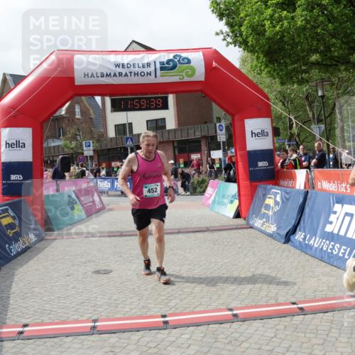 10.05.2026 - 8. Wedeler Halbmarathon Yannick Fuchs http://msf.ph/oto/9736045 10.05.2026 11:59:37 Ziel 257, 298, 452, 691, 2233 meine-sportfotos.de