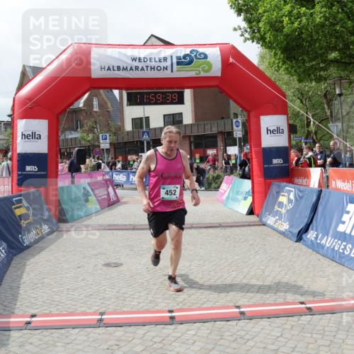 10.05.2026 - 8. Wedeler Halbmarathon Yannick Fuchs http://msf.ph/oto/9736046 10.05.2026 11:59:37 Ziel 257, 298, 452, 691, 2233 meine-sportfotos.de