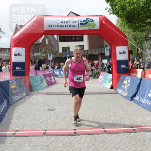 10.05.2026 - 8. Wedeler Halbmarathon Yannick Fuchs http://msf.ph/oto/9736047 10.05.2026 11:59:37 Ziel 257, 298, 452, 691, 2233 meine-sportfotos.de