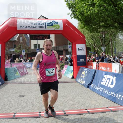10.05.2026 - 8. Wedeler Halbmarathon Yannick Fuchs http://msf.ph/oto/9736048 10.05.2026 11:59:38 Ziel 257, 298, 452, 691 meine-sportfotos.de