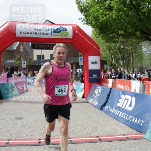 10.05.2026 - 8. Wedeler Halbmarathon Yannick Fuchs http://msf.ph/oto/9736049 10.05.2026 11:59:38 Ziel 257, 298, 452, 691 meine-sportfotos.de