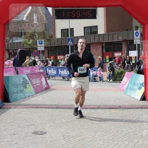 10.05.2026 - 8. Wedeler Halbmarathon Yannick Fuchs http://msf.ph/oto/9736053 10.05.2026 11:59:43 Ziel 24, 1037 meine-sportfotos.de