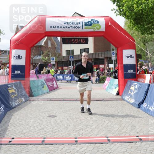 10.05.2026 - 8. Wedeler Halbmarathon Yannick Fuchs http://msf.ph/oto/9736054 10.05.2026 11:59:44 Ziel 24, 1037 meine-sportfotos.de