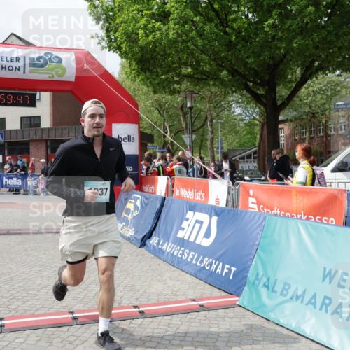10.05.2026 - 8. Wedeler Halbmarathon Yannick Fuchs http://msf.ph/oto/9736060 10.05.2026 11:59:45 Ziel 24, 1037 meine-sportfotos.de