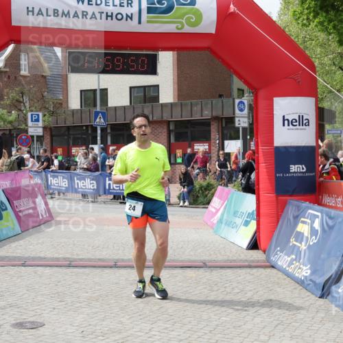 10.05.2026 - 8. Wedeler Halbmarathon Yannick Fuchs http://msf.ph/oto/9736063 10.05.2026 11:59:48 Ziel 24, 1037 meine-sportfotos.de
