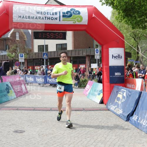 10.05.2026 - 8. Wedeler Halbmarathon Yannick Fuchs http://msf.ph/oto/9736064 10.05.2026 11:59:48 Ziel 24, 1037 meine-sportfotos.de