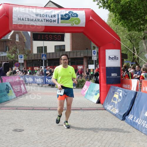 10.05.2026 - 8. Wedeler Halbmarathon Yannick Fuchs http://msf.ph/oto/9736065 10.05.2026 11:59:48 Ziel 24, 1037 meine-sportfotos.de