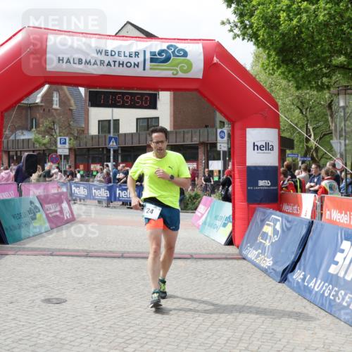 10.05.2026 - 8. Wedeler Halbmarathon Yannick Fuchs http://msf.ph/oto/9736066 10.05.2026 11:59:48 Ziel 24, 1037 meine-sportfotos.de