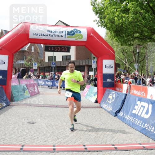 10.05.2026 - 8. Wedeler Halbmarathon Yannick Fuchs http://msf.ph/oto/9736067 10.05.2026 11:59:49 Ziel 24, 1037 meine-sportfotos.de