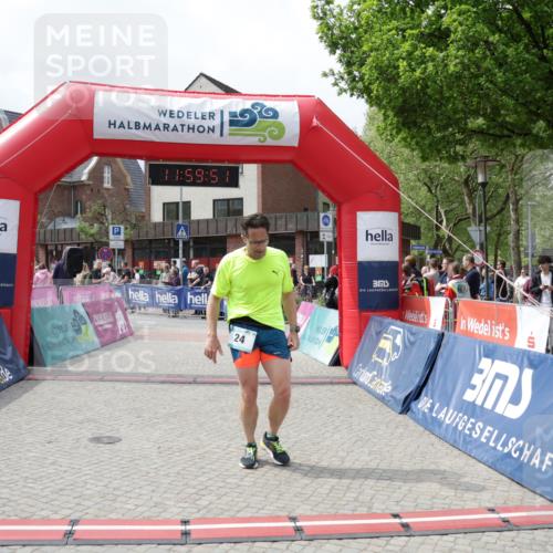 10.05.2026 - 8. Wedeler Halbmarathon Yannick Fuchs http://msf.ph/oto/9736068 10.05.2026 11:59:49 Ziel 24, 1037 meine-sportfotos.de