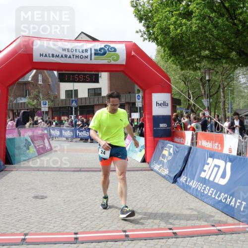 10.05.2026 - 8. Wedeler Halbmarathon Yannick Fuchs http://msf.ph/oto/9736069 10.05.2026 11:59:49 Ziel 24, 1037 meine-sportfotos.de