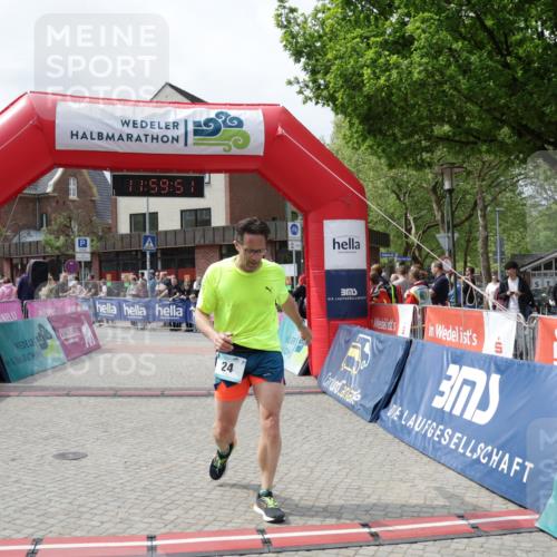 10.05.2026 - 8. Wedeler Halbmarathon Yannick Fuchs http://msf.ph/oto/9736070 10.05.2026 11:59:49 Ziel 24, 1037 meine-sportfotos.de