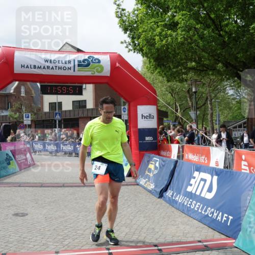 10.05.2026 - 8. Wedeler Halbmarathon Yannick Fuchs http://msf.ph/oto/9736071 10.05.2026 11:59:49 Ziel 24, 1037 meine-sportfotos.de