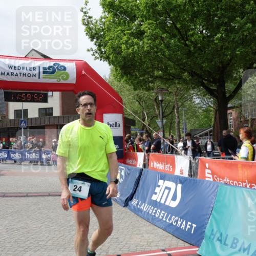 10.05.2026 - 8. Wedeler Halbmarathon Yannick Fuchs http://msf.ph/oto/9736073 10.05.2026 11:59:50 Ziel 24 meine-sportfotos.de