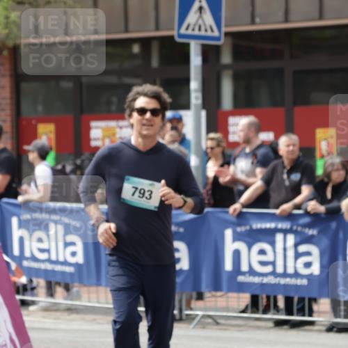 10.05.2026 - 8. Wedeler Halbmarathon Yannick Fuchs http://msf.ph/oto/9736075 10.05.2026 11:59:53 Ziel 24, 793 meine-sportfotos.de