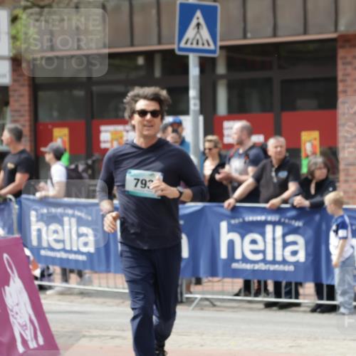 10.05.2026 - 8. Wedeler Halbmarathon Yannick Fuchs http://msf.ph/oto/9736076 10.05.2026 11:59:53 Ziel 24, 793 meine-sportfotos.de