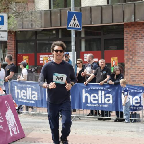 10.05.2026 - 8. Wedeler Halbmarathon Yannick Fuchs http://msf.ph/oto/9736077 10.05.2026 11:59:53 Ziel 24, 793 meine-sportfotos.de