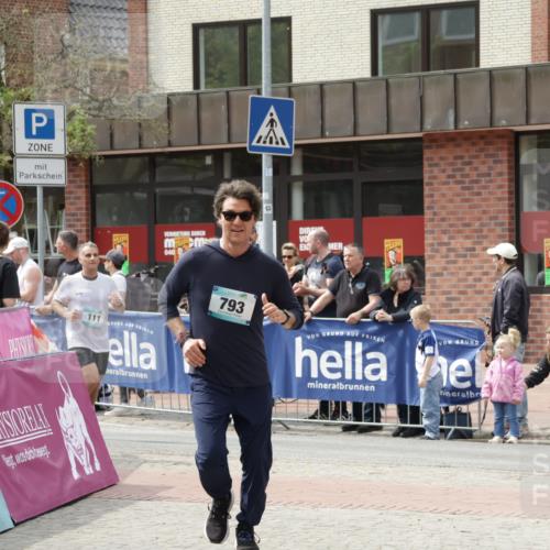 10.05.2026 - 8. Wedeler Halbmarathon Yannick Fuchs http://msf.ph/oto/9736079 10.05.2026 11:59:54 Ziel 111, 793 meine-sportfotos.de