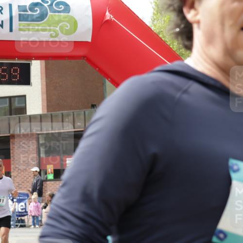 10.05.2026 - 8. Wedeler Halbmarathon Yannick Fuchs http://msf.ph/oto/9736090 10.05.2026 11:59:57 Ziel 103, 111, 793 meine-sportfotos.de