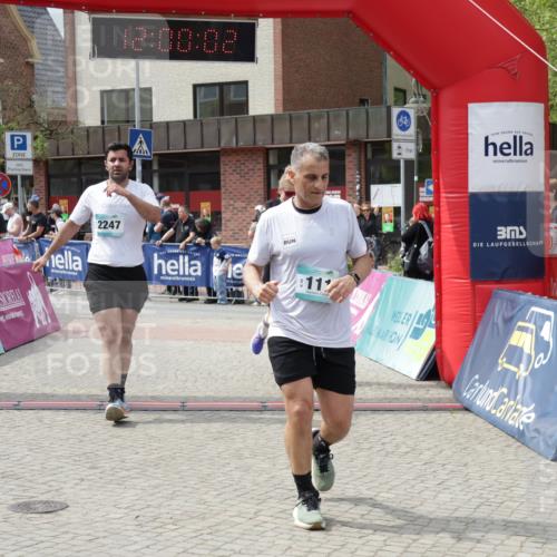 10.05.2026 - 8. Wedeler Halbmarathon Yannick Fuchs http://msf.ph/oto/9736094 10.05.2026 12:00:00 Ziel 103, 111, 793 meine-sportfotos.de