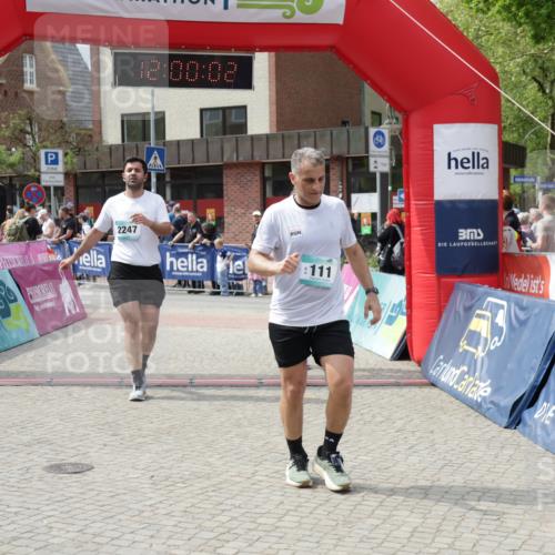 10.05.2026 - 8. Wedeler Halbmarathon Yannick Fuchs http://msf.ph/oto/9736095 10.05.2026 12:00:00 Ziel 103, 111, 793 meine-sportfotos.de