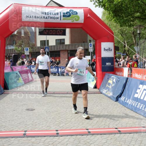 10.05.2026 - 8. Wedeler Halbmarathon Yannick Fuchs http://msf.ph/oto/9736096 10.05.2026 12:00:00 Ziel 103, 111, 793 meine-sportfotos.de